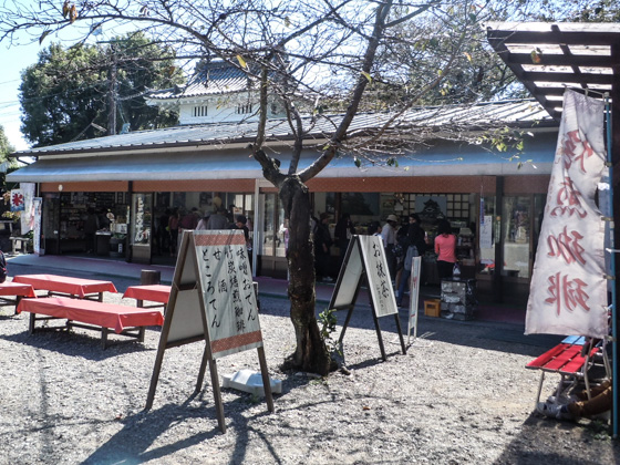 城の敷地内にある休憩所