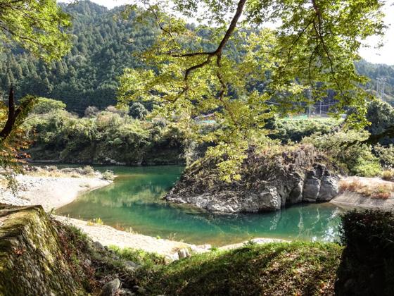 州原神社付近　神の岩